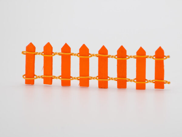 גדר עץ כתומה מיניאטורית ליצירה