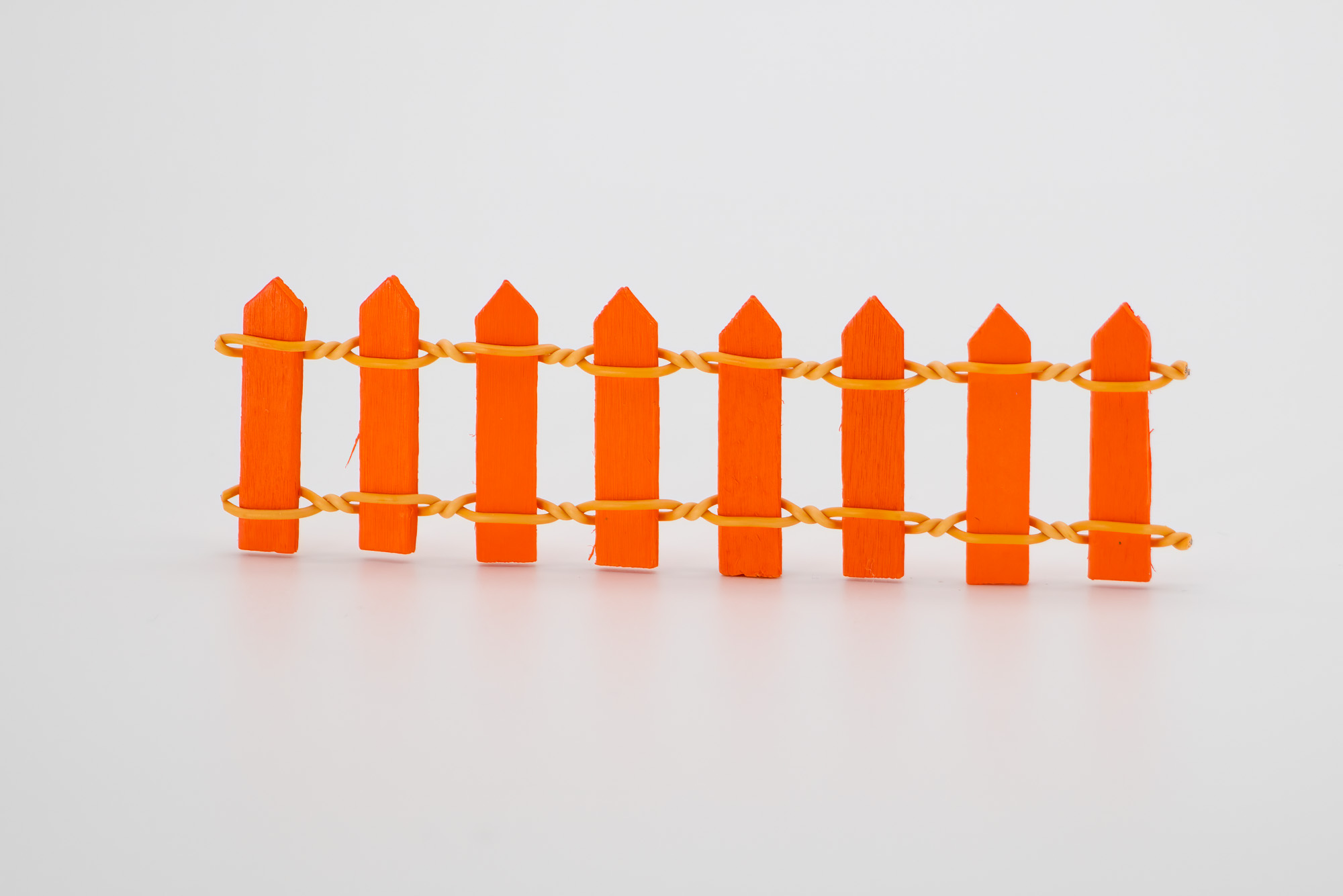 גדרות עץ קטנות ליצירה מארז 6 י"ח צבעוני 10X3 ס"מ 2 גדר עץ כתומה מיניאטורית ליצירה